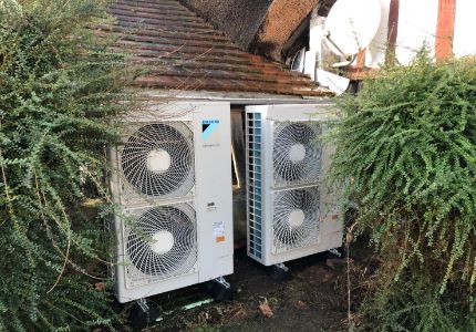 PHOTO POMPE A CHALEUR DAIKIN HAUTE TEMPERATURE EN CASCADE