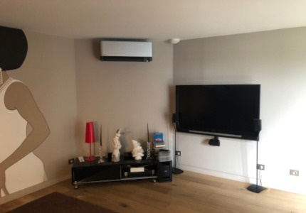 DAIKIN STYLISH GRIS INSTALLATION SALON